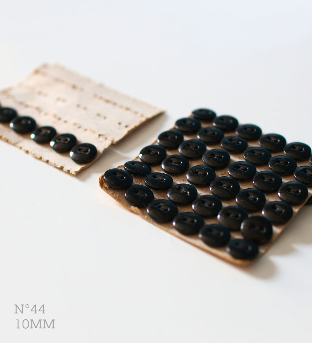 No.44 | Boutons identiques vintages en verre, noir 10 mm | Lot de 7