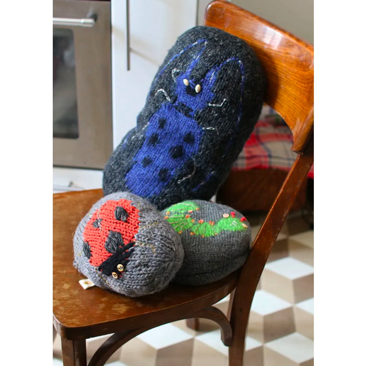 Coussin série "Pierre-insecte"