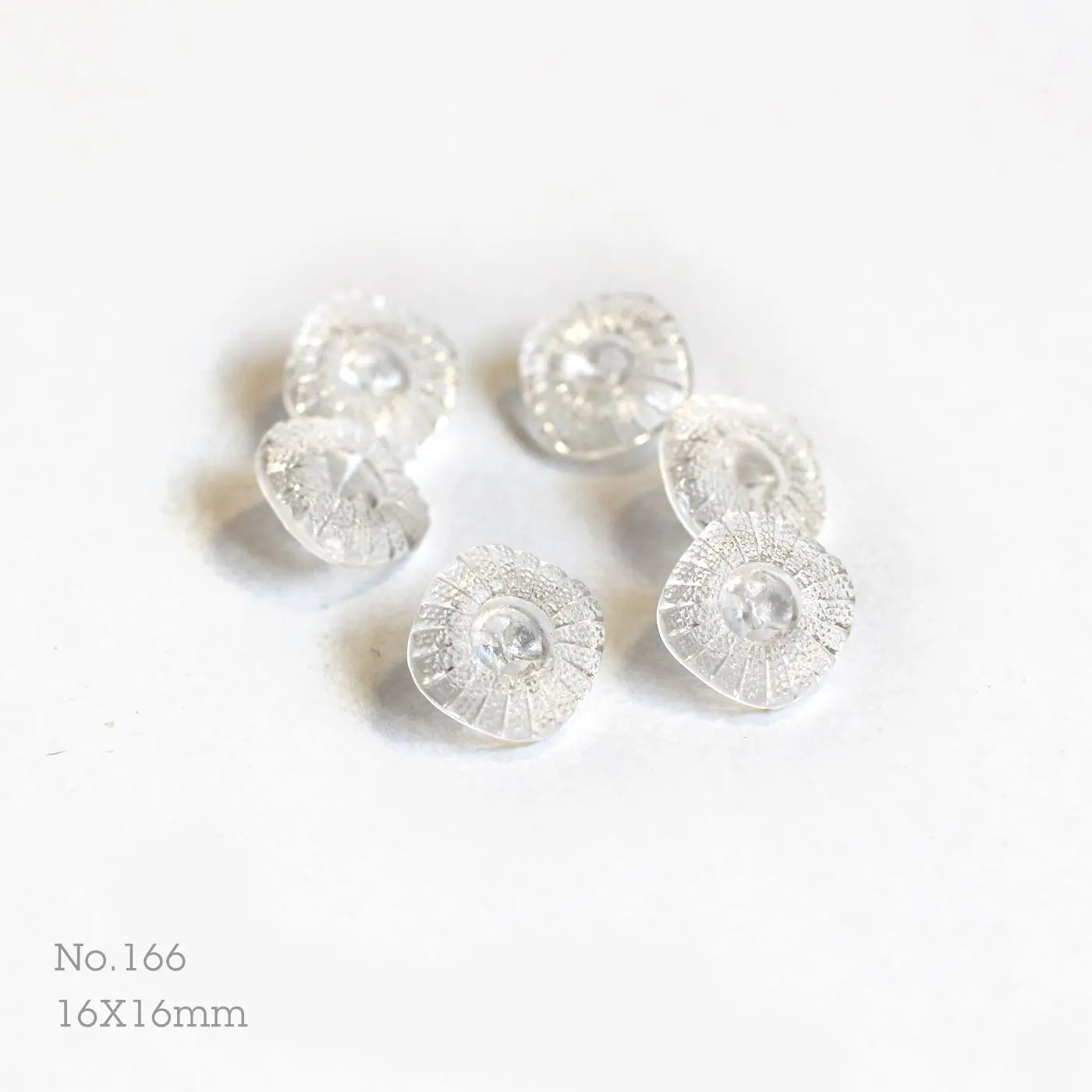 No.166_ 6 identical vintage clear glass buttons, 16x16 mm