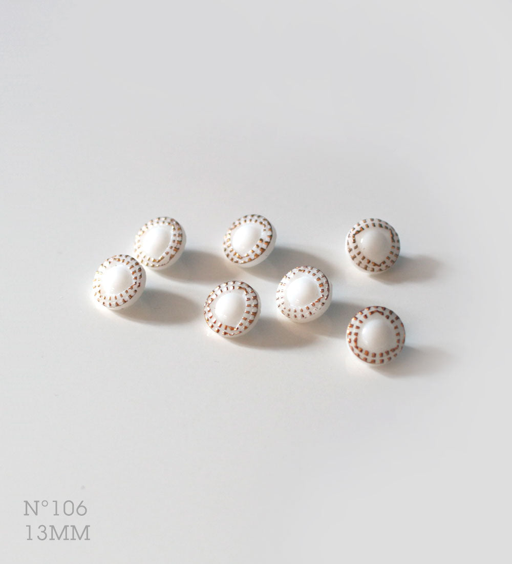 No.106 | Boutons identiques vintages en verre blanc & doré 13 mm | Lot de 7