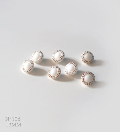 No.106 | Boutons identiques vintages en verre blanc & doré 13 mm | Lot de 7