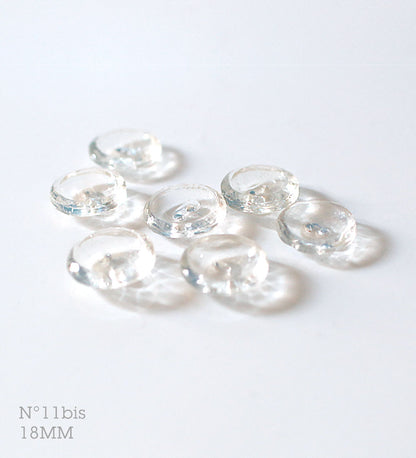 No.11bis | Boutons presque identiques vintages en verre transparent à 2 trous 18 mm | Lot de 7