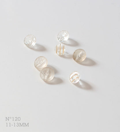 No.120_ 7 boutons vintages variés en verre transparent 11-13 mm