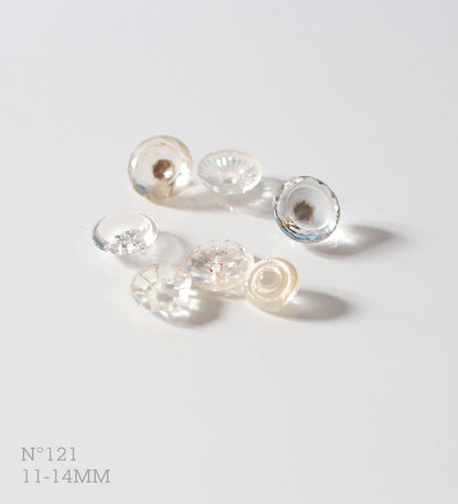 No.121_ 7 boutons vintages variés en verre transparent 11-14 mm
