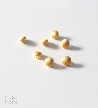No.123 | Boutons identiques vintages en plastique jaune 11 mm | Lot de 6