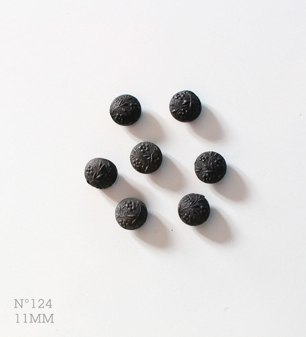 No.124 | Boutons identiques vintages en plastique ou bois 11 mm | Lot de 7