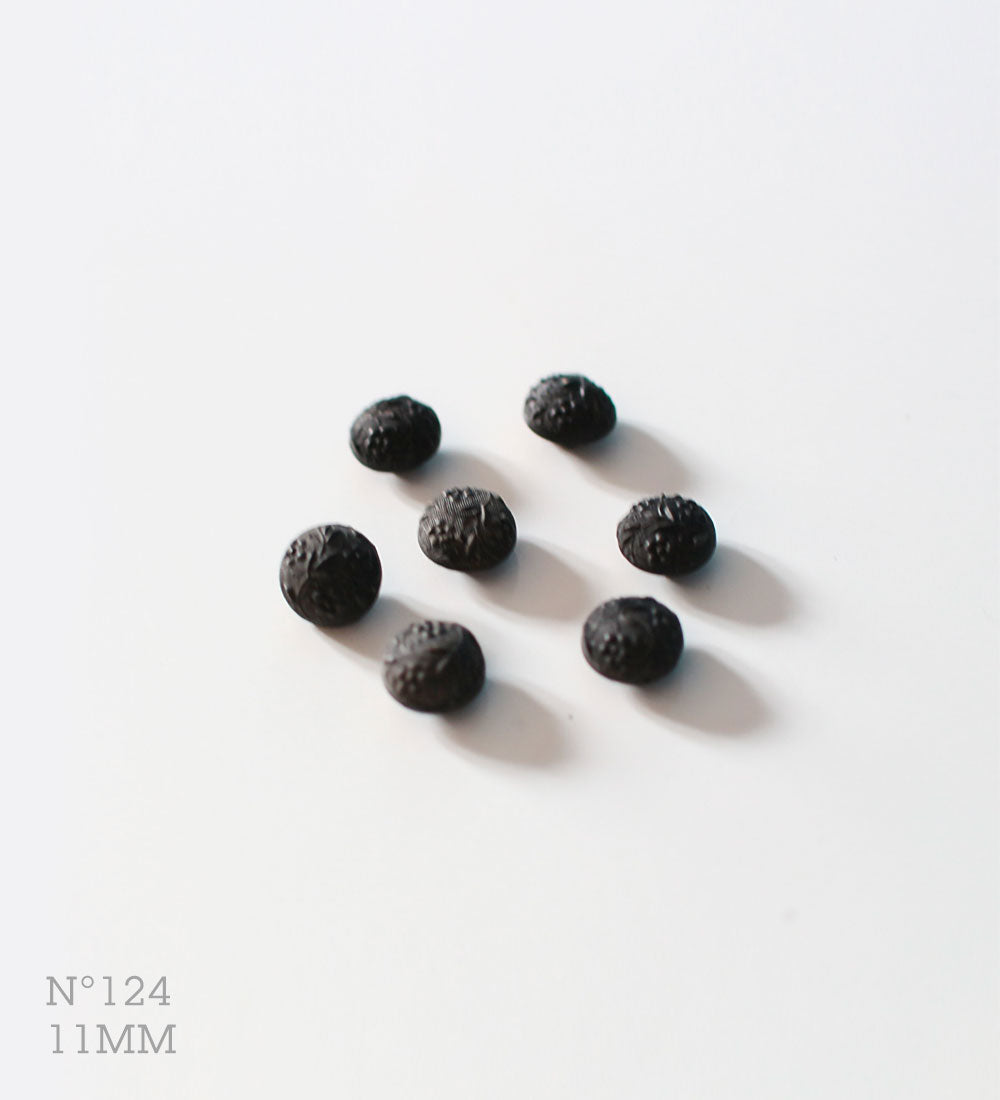 Bouton n°124, multi-facettes