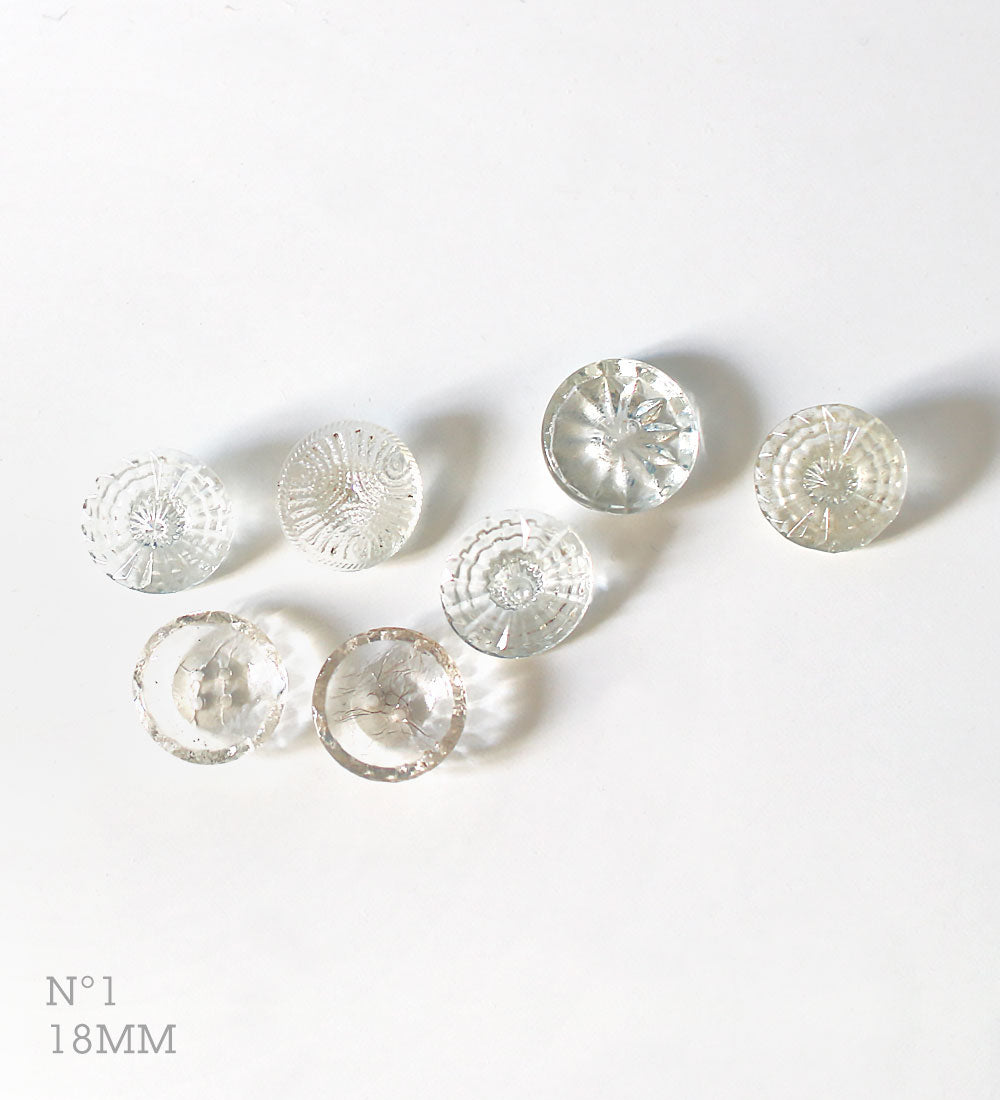 No.1 | Boutons vintages variés en verre transparent 18 mm | Lot de 7