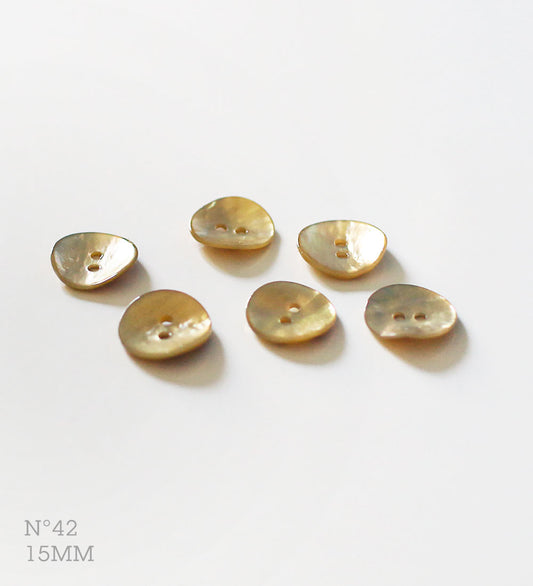No.42 | ヴィンテージマザーオブパール（白蝶貝）ボタン（ゴールドイエロー） 15mm | 6個セット