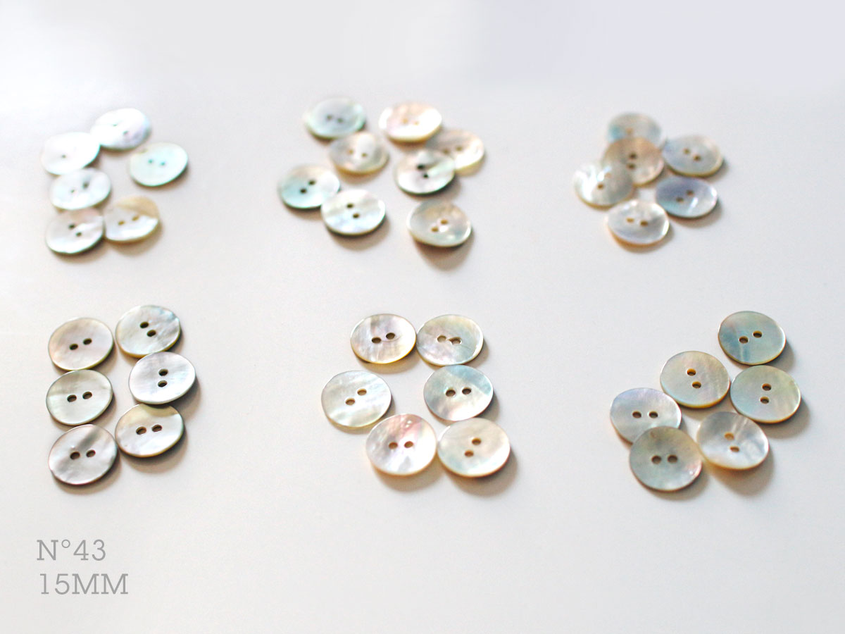 No.43 | Boutons en nacre 15 mm | Lot de 6 ou 7