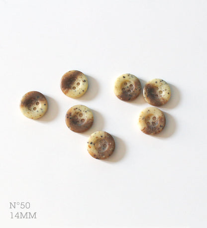 No.50 | Boutons identiques vintages en plastique, beige et marron 14 mm | Lot de 7