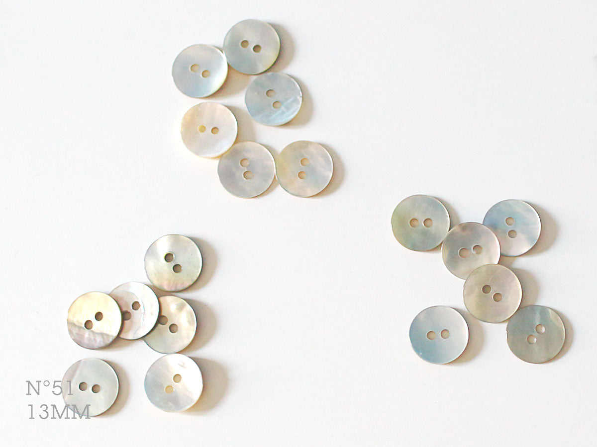 No.51 | Mother-of-pearl buttons, 13 mm | Set of 6 or 7