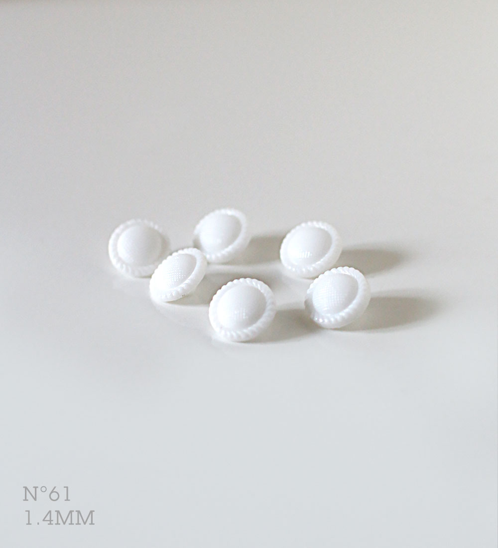 Bouton n°61, coloris sobre