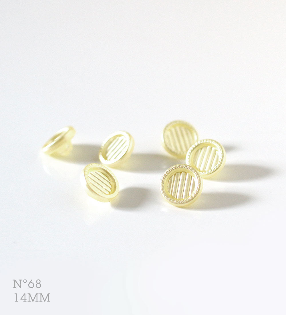 No.68 | Boutons presque identiques vintages en verre, jaune clair nacré 14 mm | Lot de 6