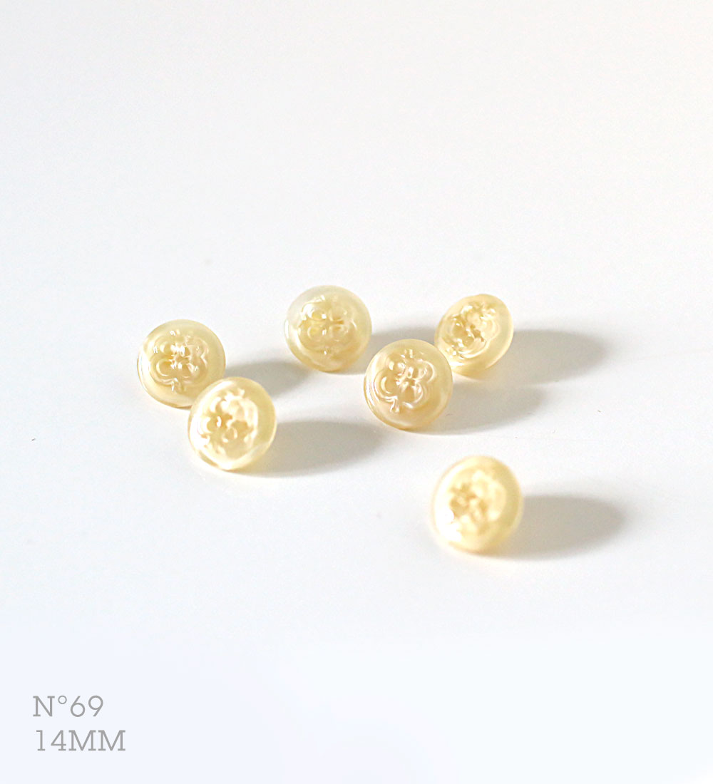 No.69 | Vintage identical glass buttons, ivory shades, butterfly motif, 14 mm | Set of 6