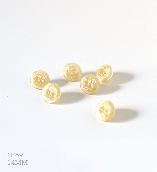No.69 | ヴィンテージガラス同型ボタン（アイボリー系グラデーション・バタフライ模様） 14mm | 6個セット