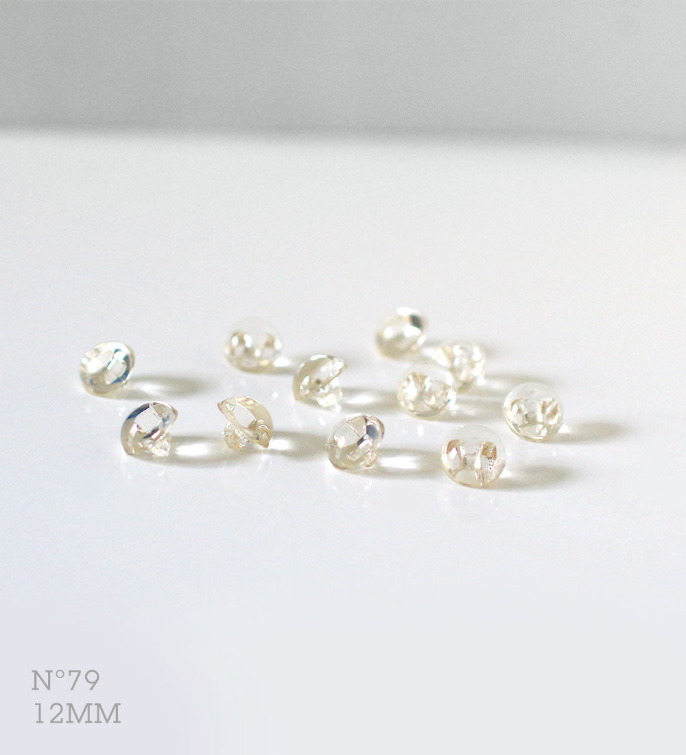 No.79 | Boutons identiques vintages en plastique transparent à peine jaune 12 mm | Lot de 11
