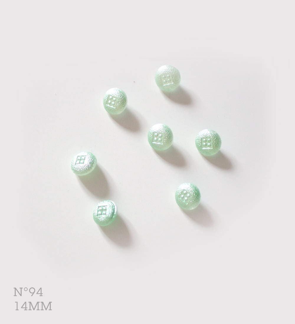 No.94 | Boutons identiques vintages en verre, menthe pastel nacré 14 mm | Lot de 7