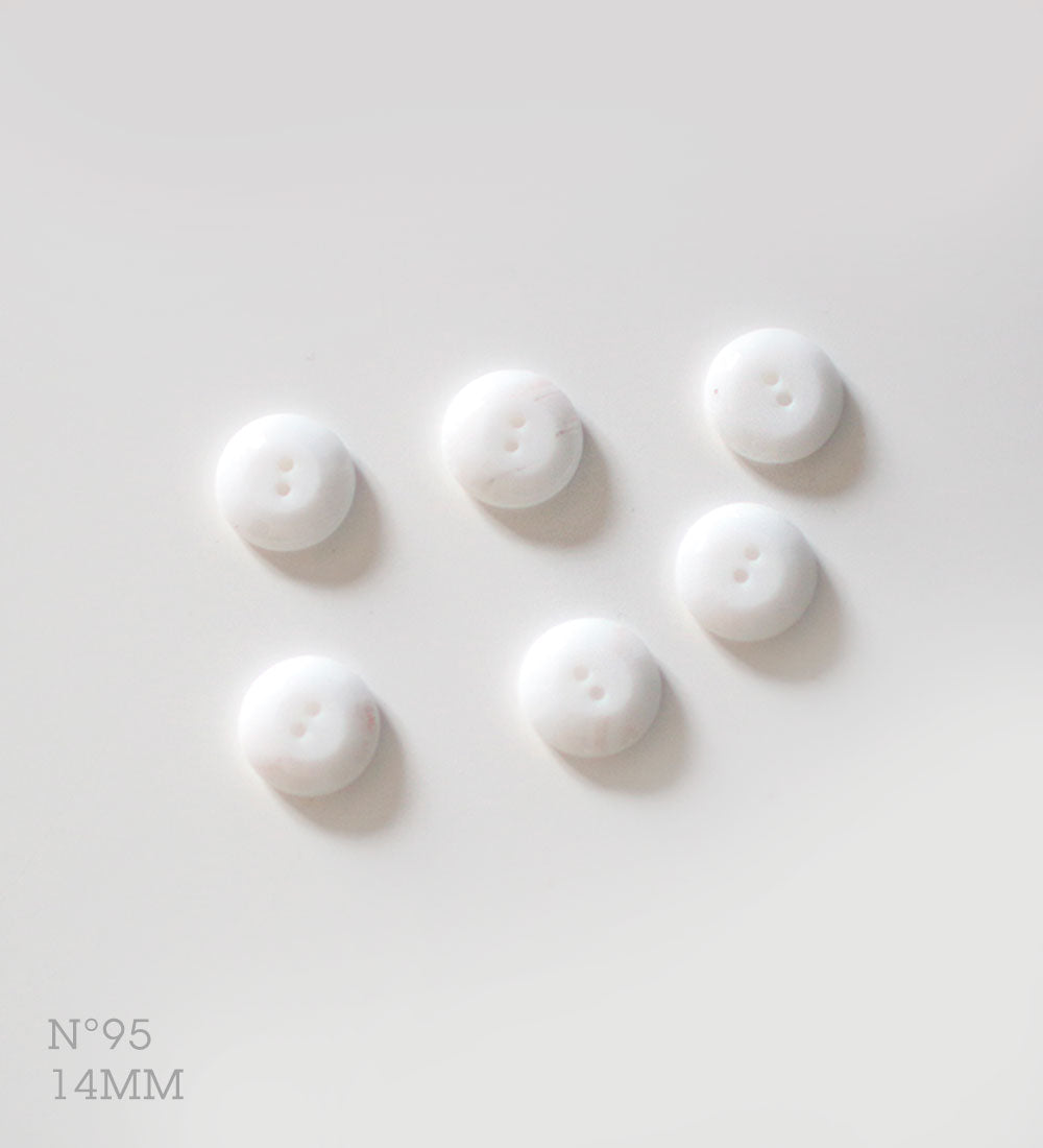 No.95 | Boutons identiques vintages en verre, blanc, 14 mm | Lot de 6 ou 7