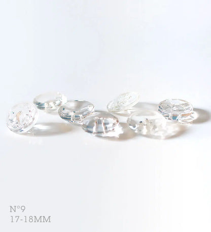 No.9_ 7 boutons vintages variés en verre transparent 17-18 mm