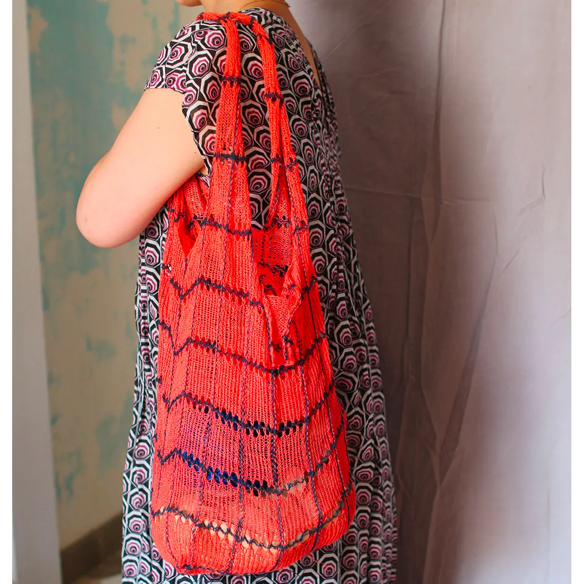 Original hand-knitted bag, creative texture