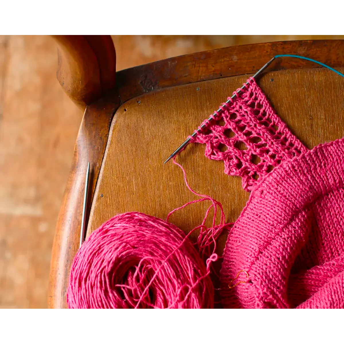Hand-knitted Mauves sweater, openwork floral pattern