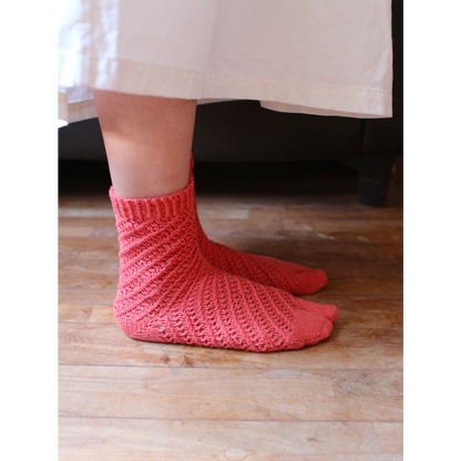 Booklet Kit No.1: Diagonal pattern Tabi style summer socks, printed pattern + yarn + pouch