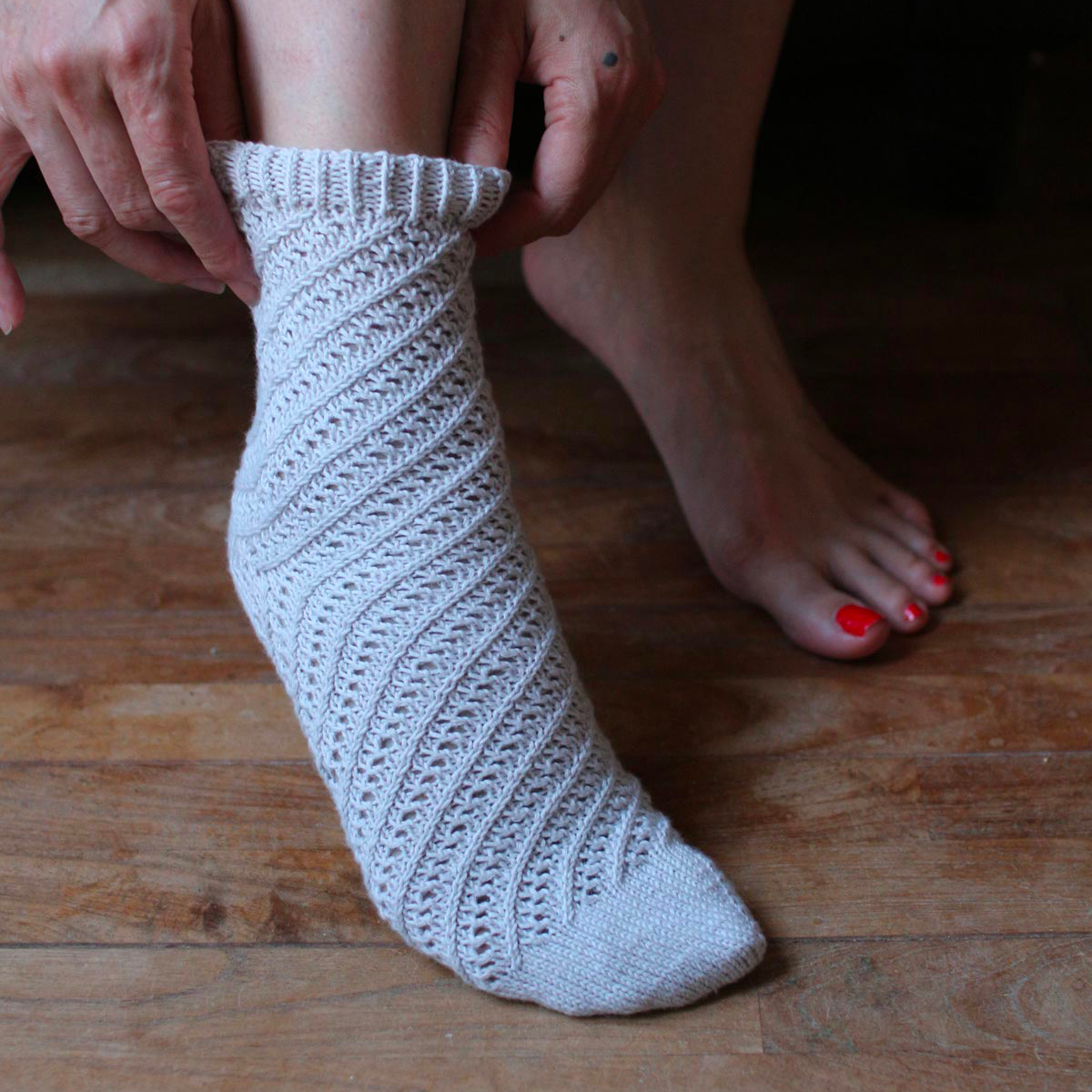 Booklet Kit No.1: Diagonal pattern Tabi style summer socks, printed pattern + yarn + pouch