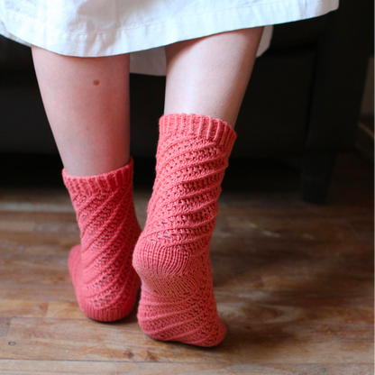 Booklet Kit No.1: Diagonal pattern Tabi style summer socks, printed pattern + yarn + pouch