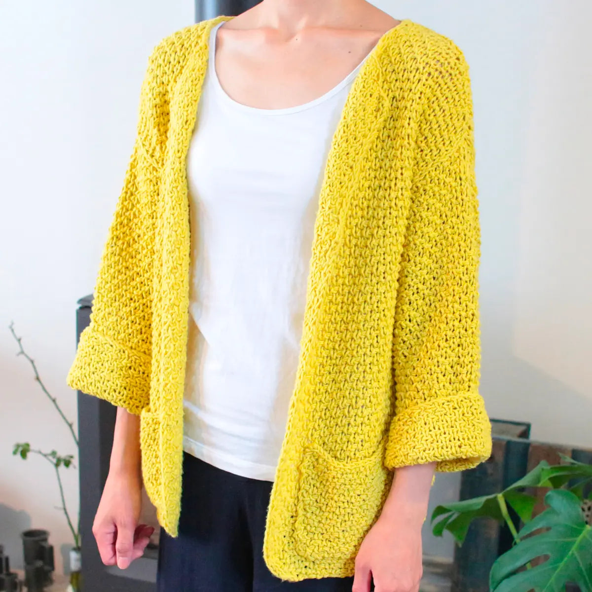 Booklet Kit No.4: Summer vest with a waffle and airy brioche stitch pattern, printed pattern + yarn + pouch