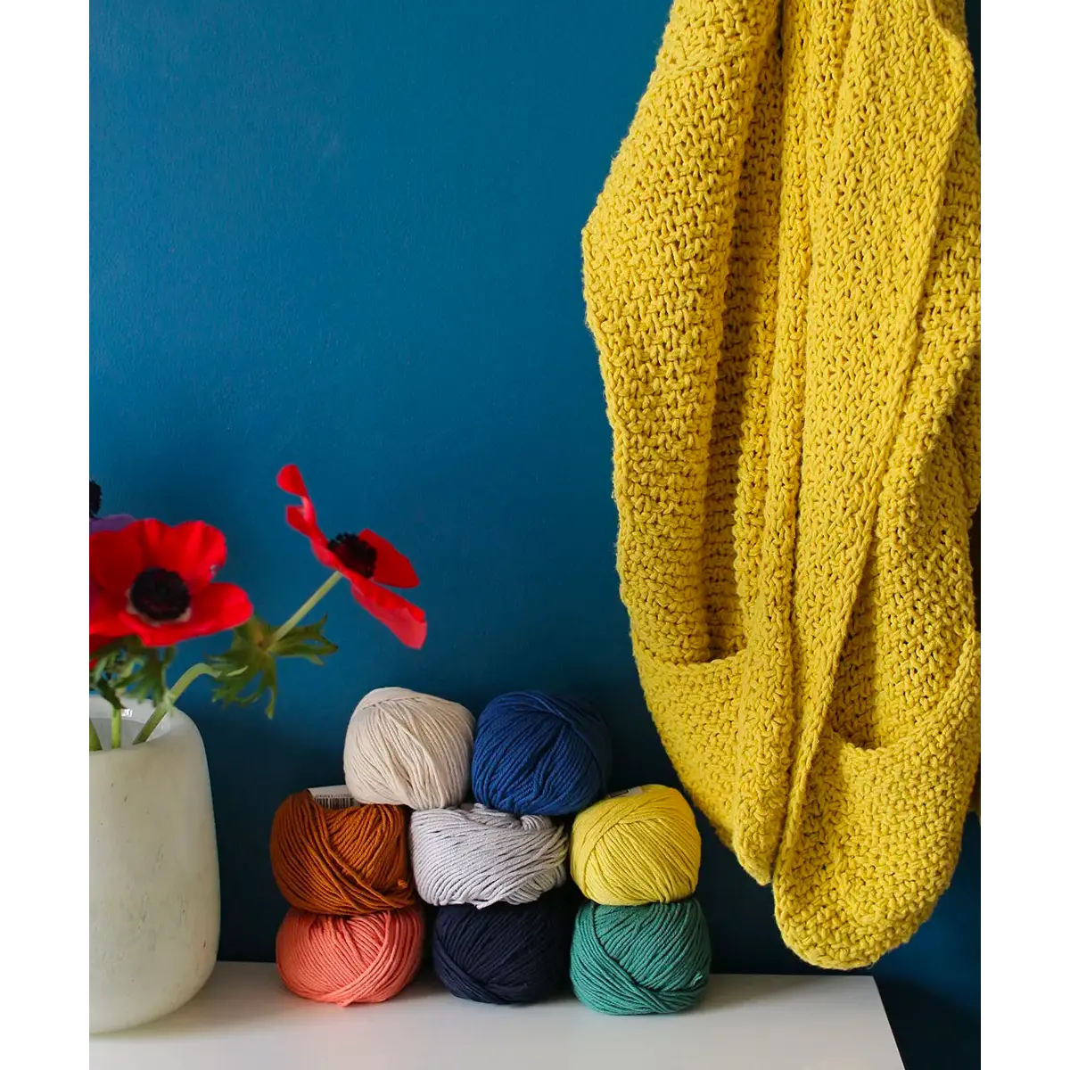 Booklet Kit No.4: Summer vest with a waffle and airy brioche stitch pattern, printed pattern + yarn + pouch