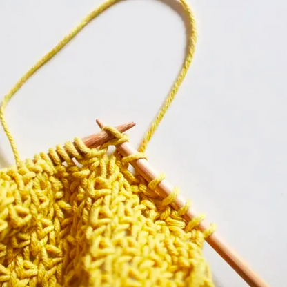 Booklet Kit No.4: Summer vest with a waffle and airy brioche stitch pattern, printed pattern + yarn + pouch