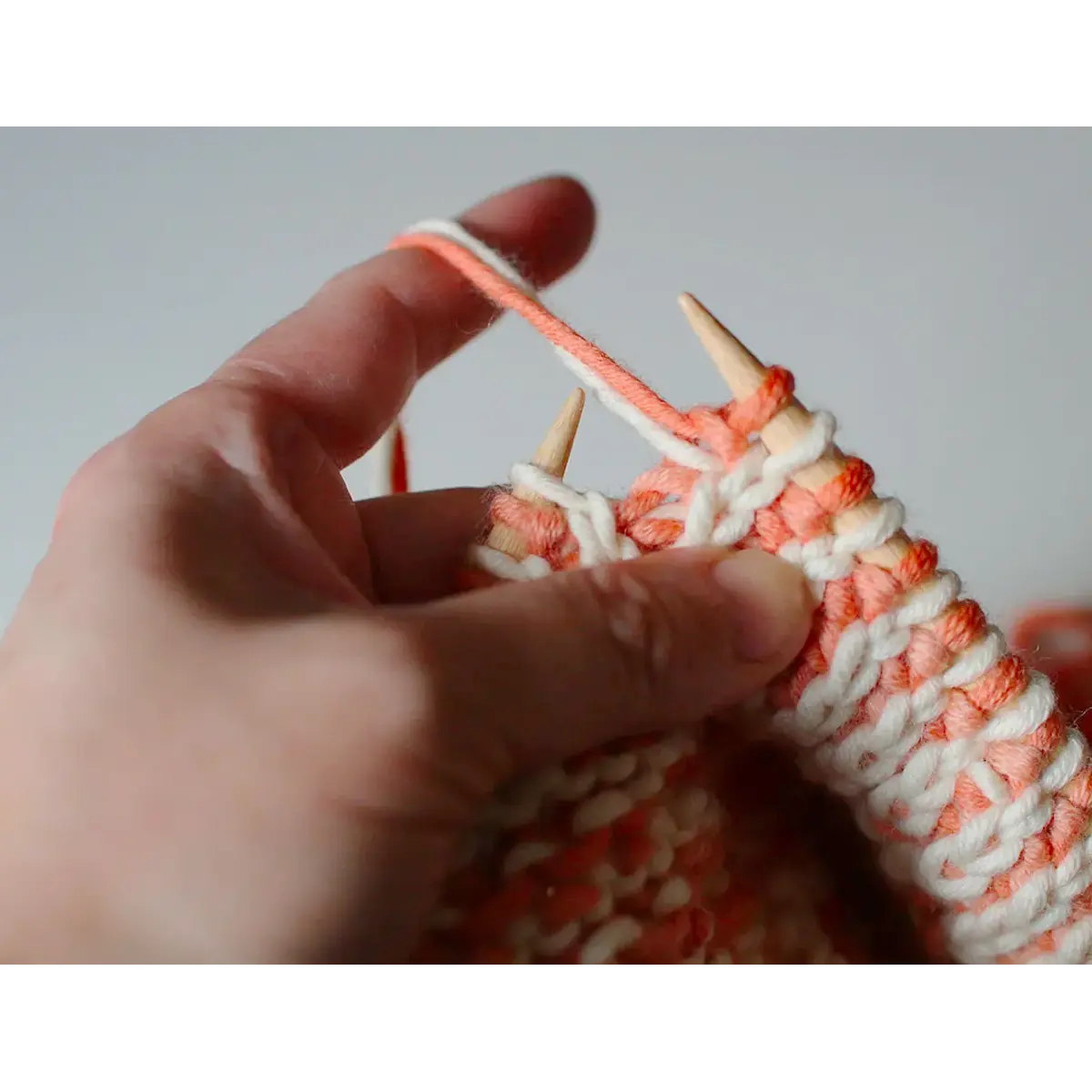 Booklet Kit No.6: Bi-color snood “Mosaic” in thick naturally hand-dyed wool, printed pattern + yarn