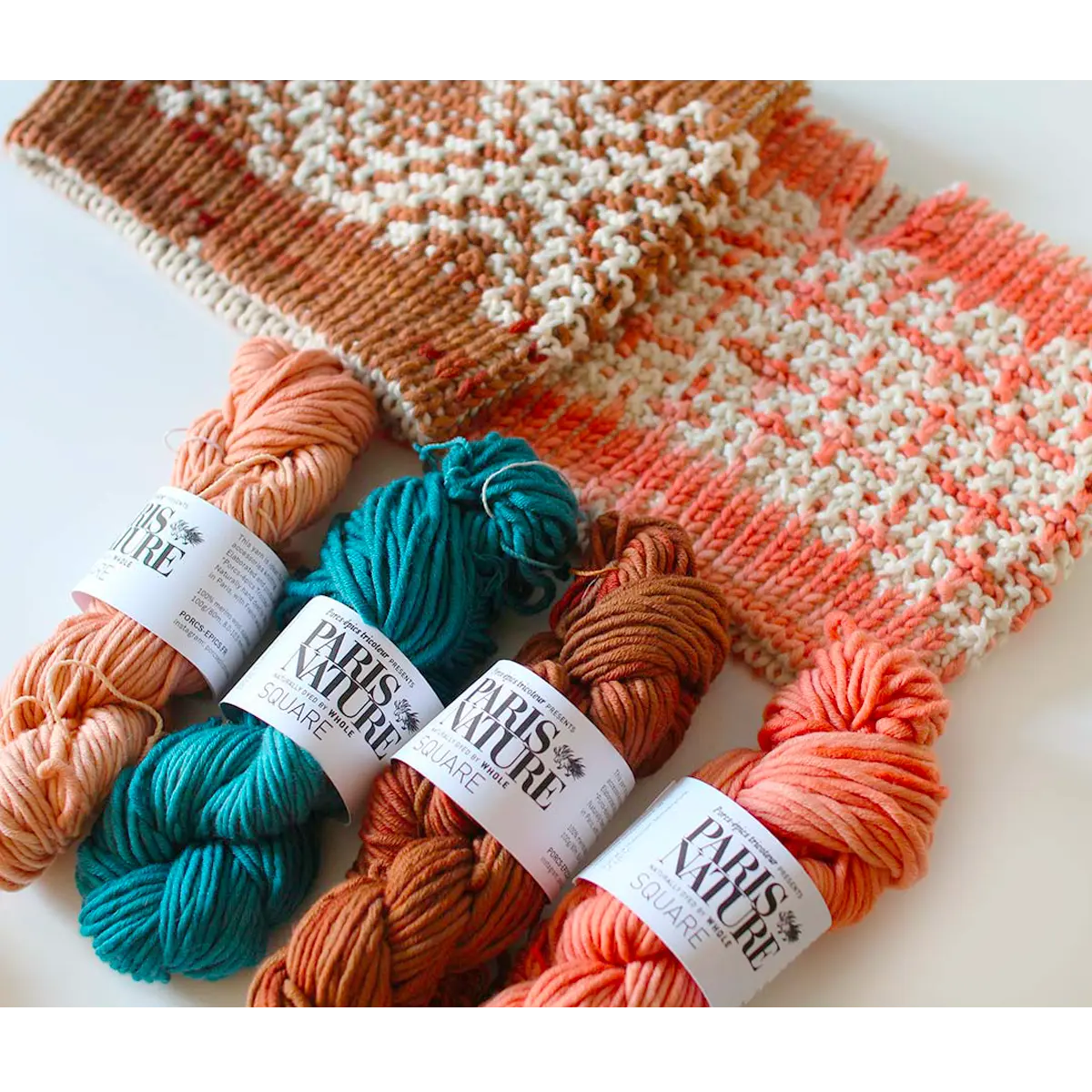 Booklet Kit No.6: Bi-color snood “Mosaic” in thick naturally hand-dyed wool, printed pattern + yarn
