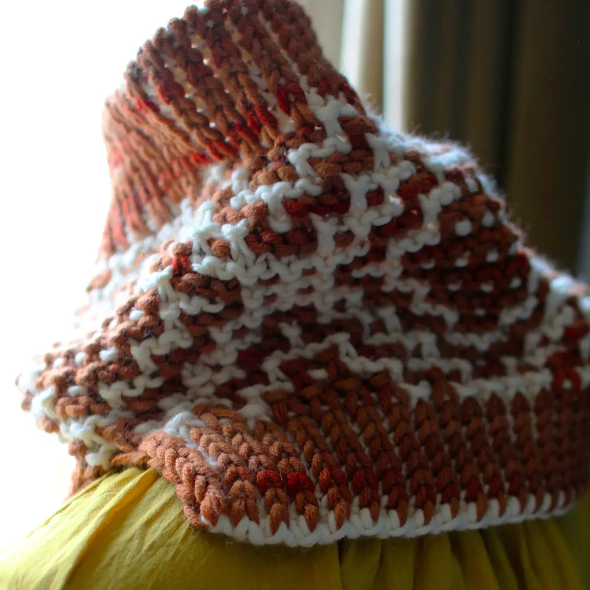 Booklet Kit No.6: Bi-color snood “Mosaic” in thick naturally hand-dyed wool, printed pattern + yarn