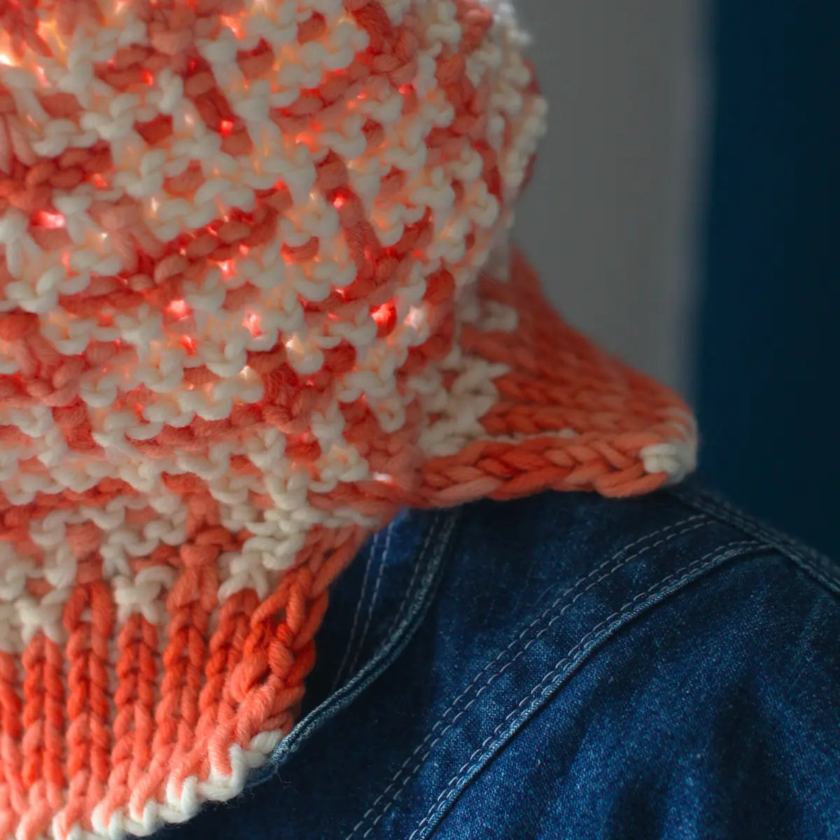 Booklet Kit No.6: Bi-color snood “Mosaic” in thick naturally hand-dyed wool, printed pattern + yarn