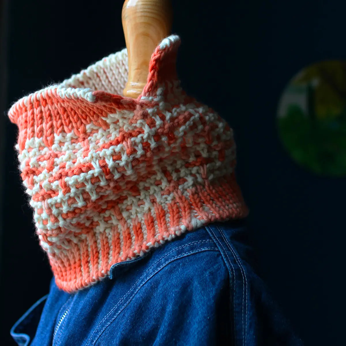 Booklet Kit No.6: Bi-color snood “Mosaic” in thick naturally hand-dyed wool, printed pattern + yarn