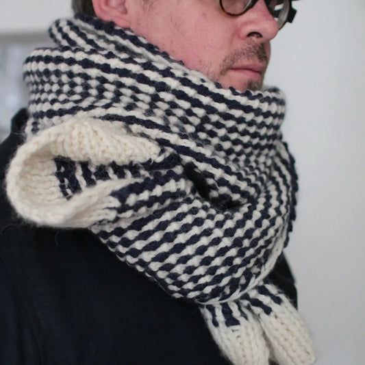 Detail of the knitted Fonty Pole wool
