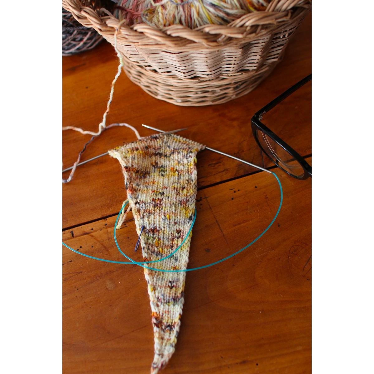 Booklet Kit No.22 : Mini écharpe en patchwork en laine teints à la main "Rhythmus", patron PDF + fil