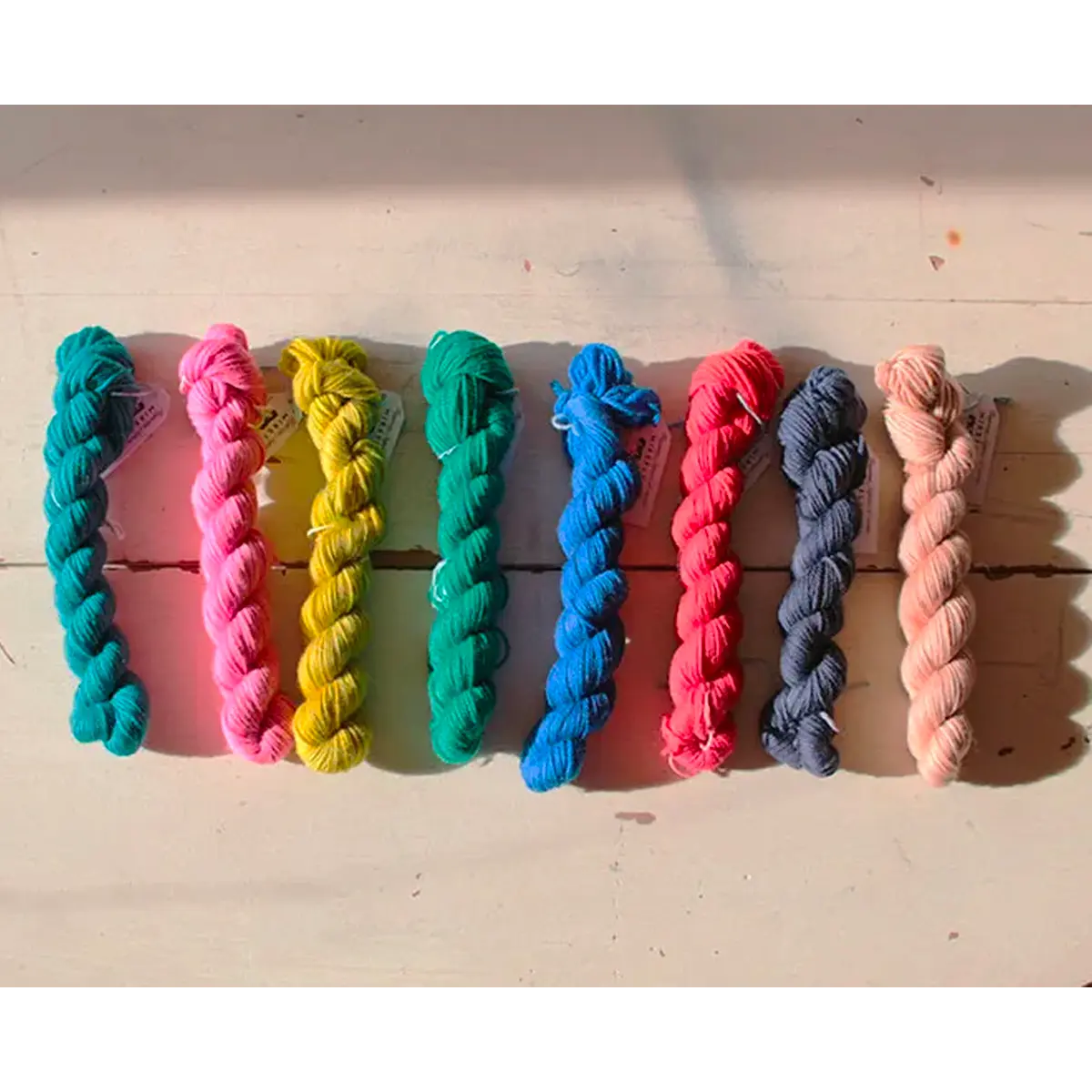 "Mirefleurs" - Fingering - 25g mini skeins - solid color - Superwash Merino, hand-dyed