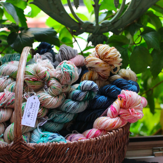 "Mirefleurs" - Fingering - 25g mini skeins - solid color - Superwash Merino, hand-dyed