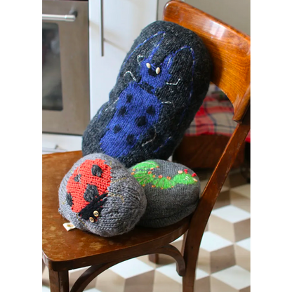Coussin série "Pierre-insecte" 