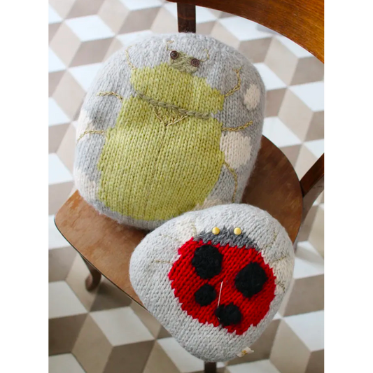 Coussin série "Pierre-insecte" 