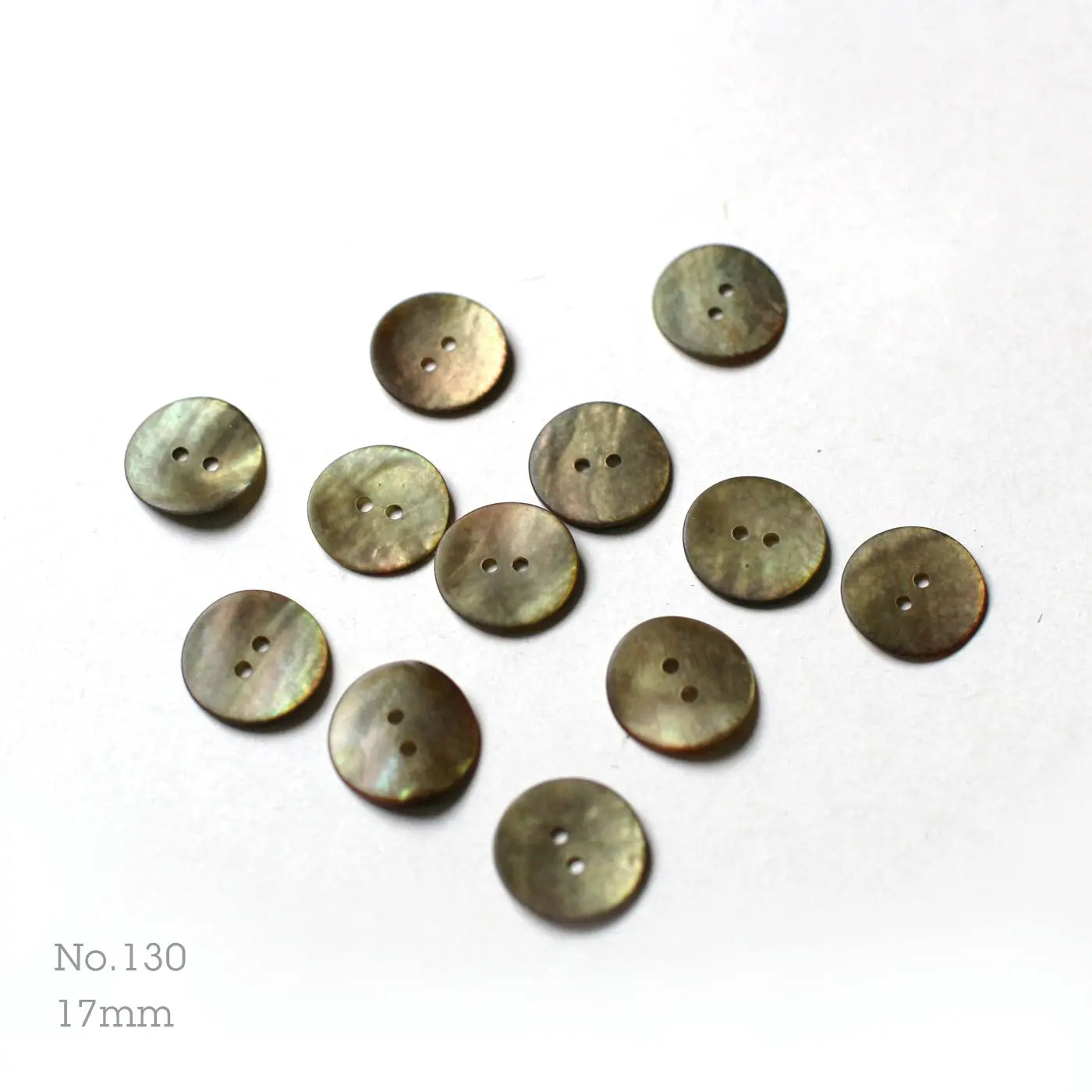 No.130 | Boutons en nacre 17 mm | Lot de 5 ou 7