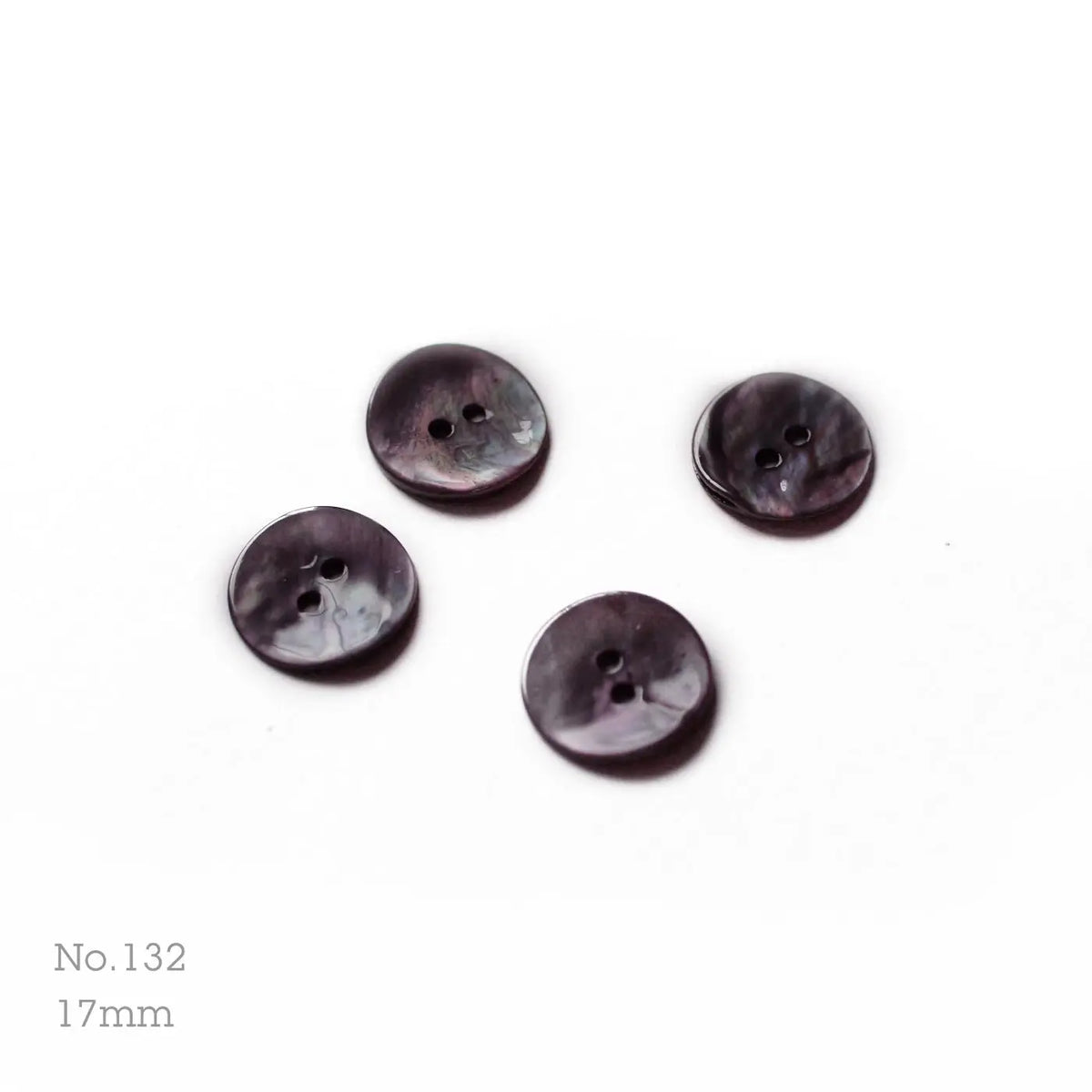 No.132 | Vintage mother-of-pearl buttons, 17 mm | Set of 4