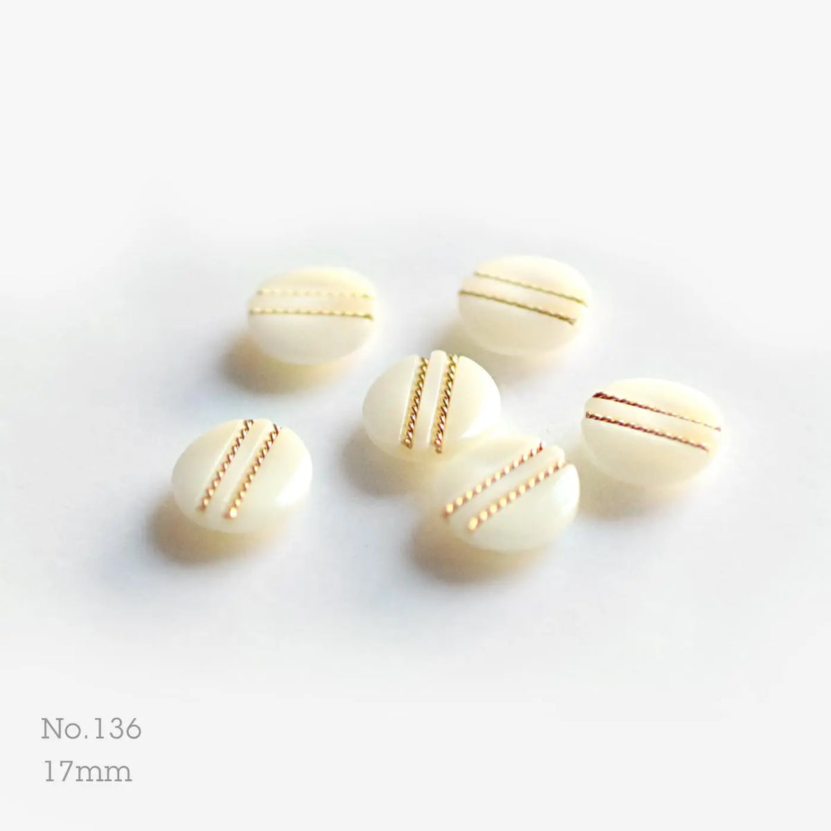 No.136 | Boutons vintages en plastique, 17 mm | Lot de 6