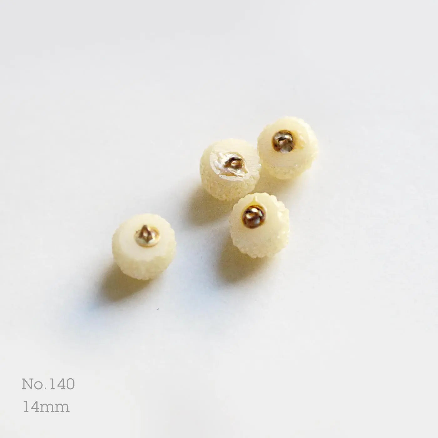 Bouton n°140, vue de profil
