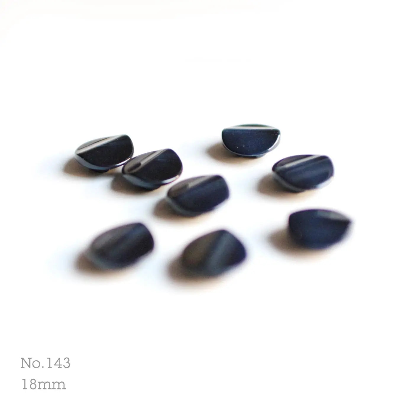 ボタン No.143の彫刻のディテール