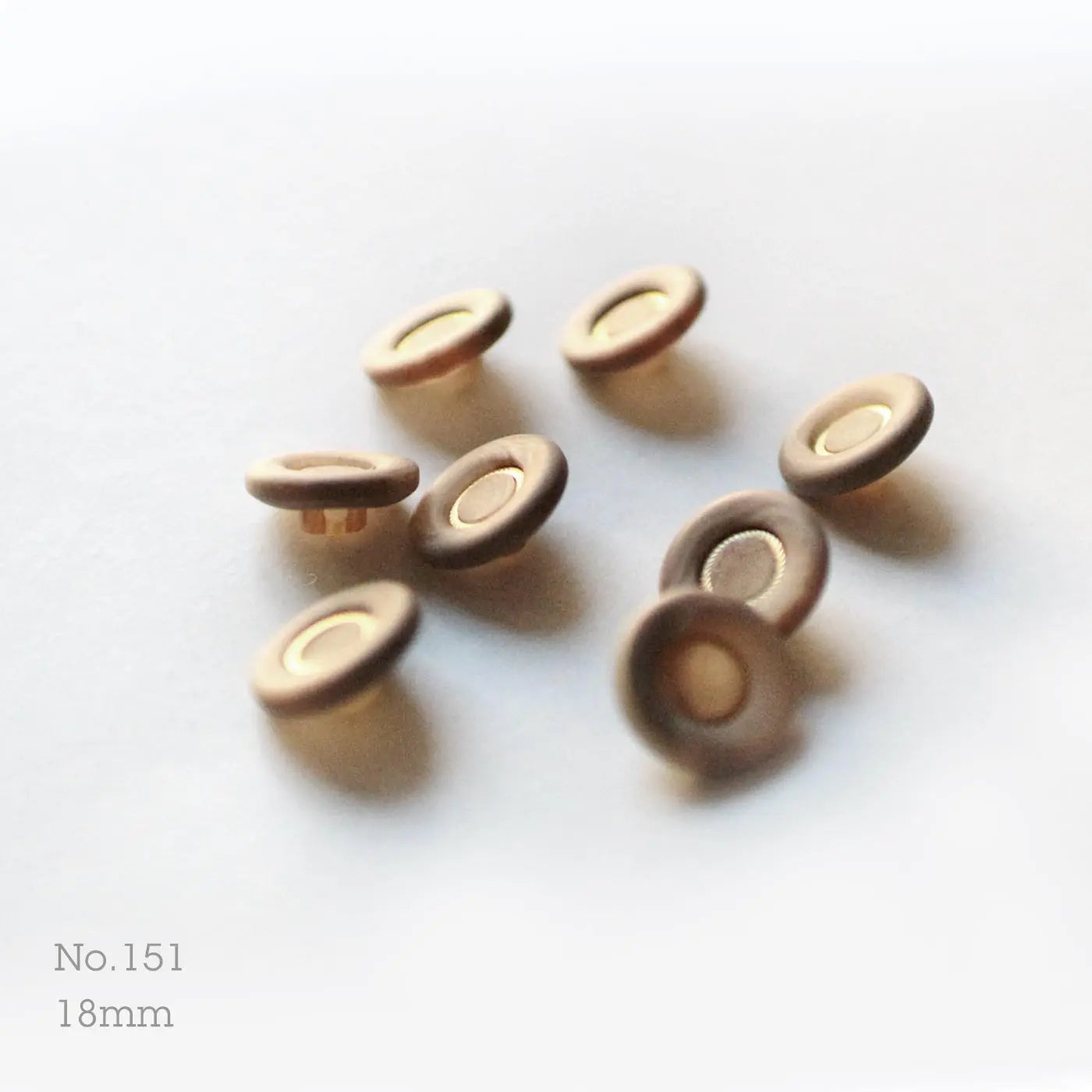 Bouton n°151, aspect mat