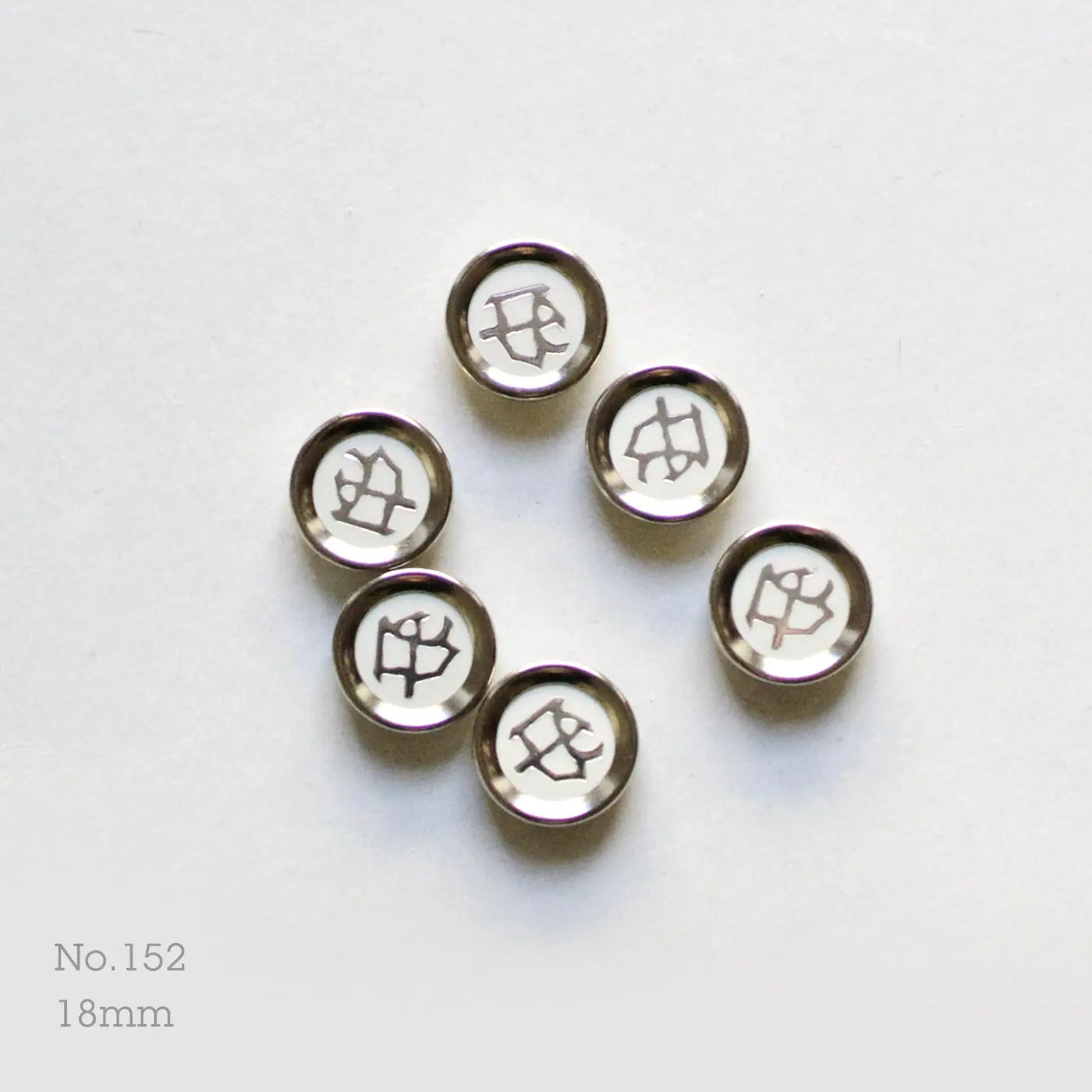 No.152 | Boutons vintages en plastique et métal, 18 mm | Lot de 6